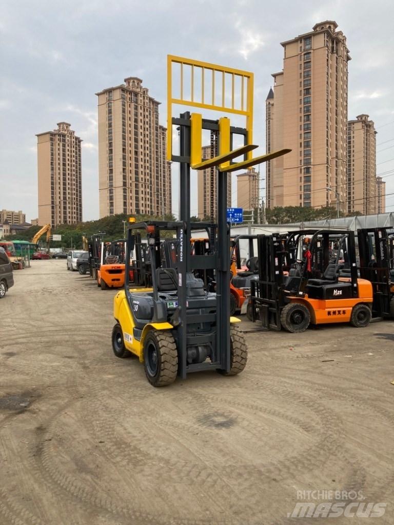 Komatsu FD30T-16 Дизельные погрузчики