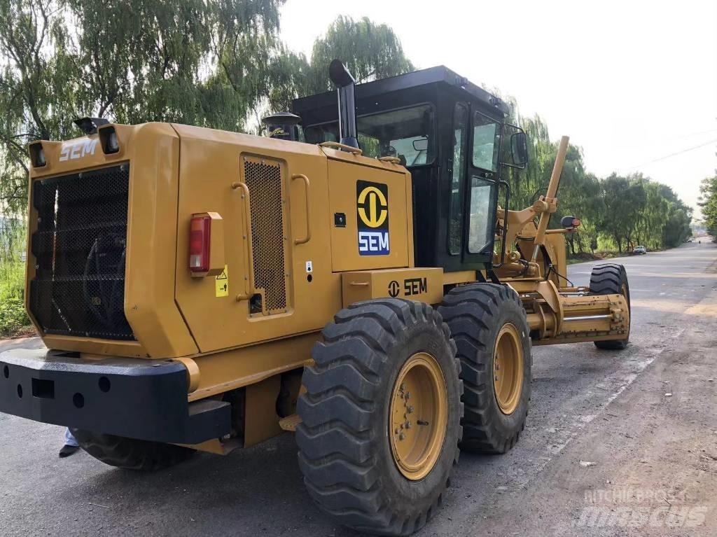 SEM 922F grader Грейдеры