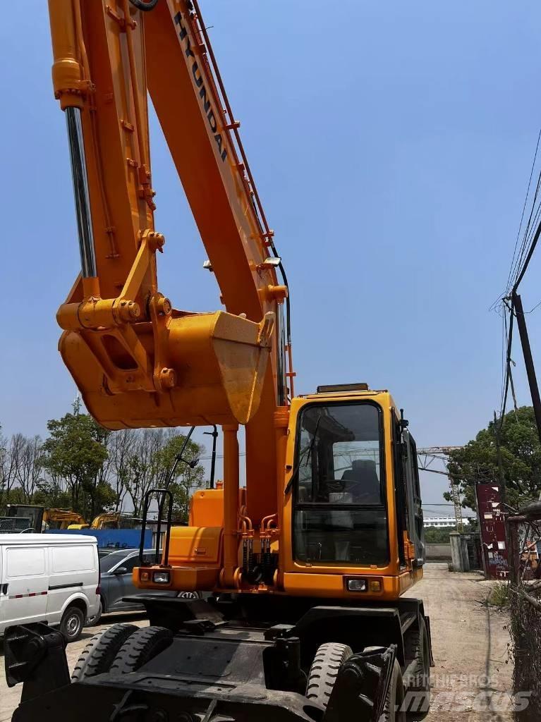 Hyundai R210W-7 Колёсные экскаваторы