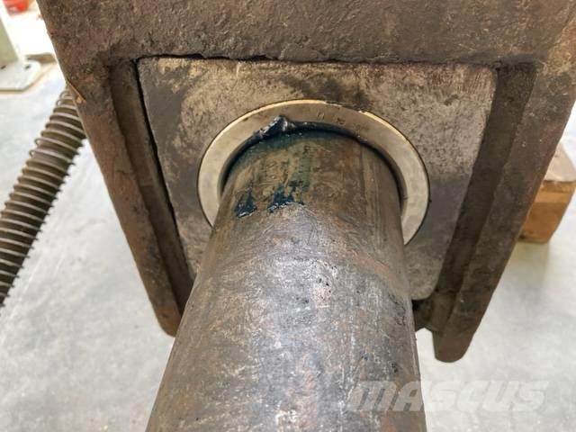 Montabert BRH 900 Гидромолоты