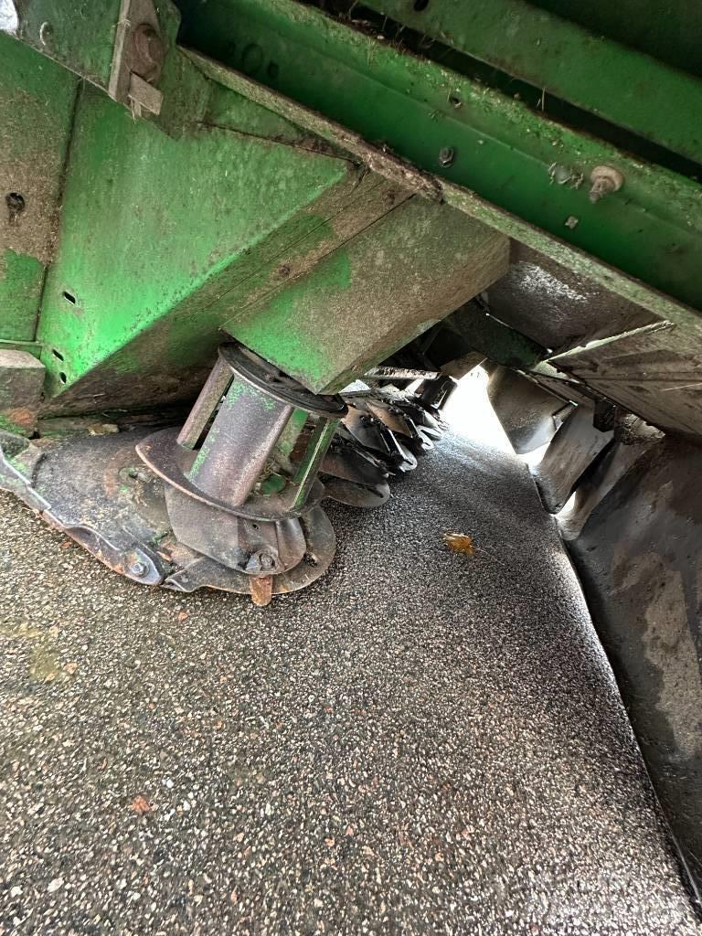 John Deere 830 Косилки плющилки