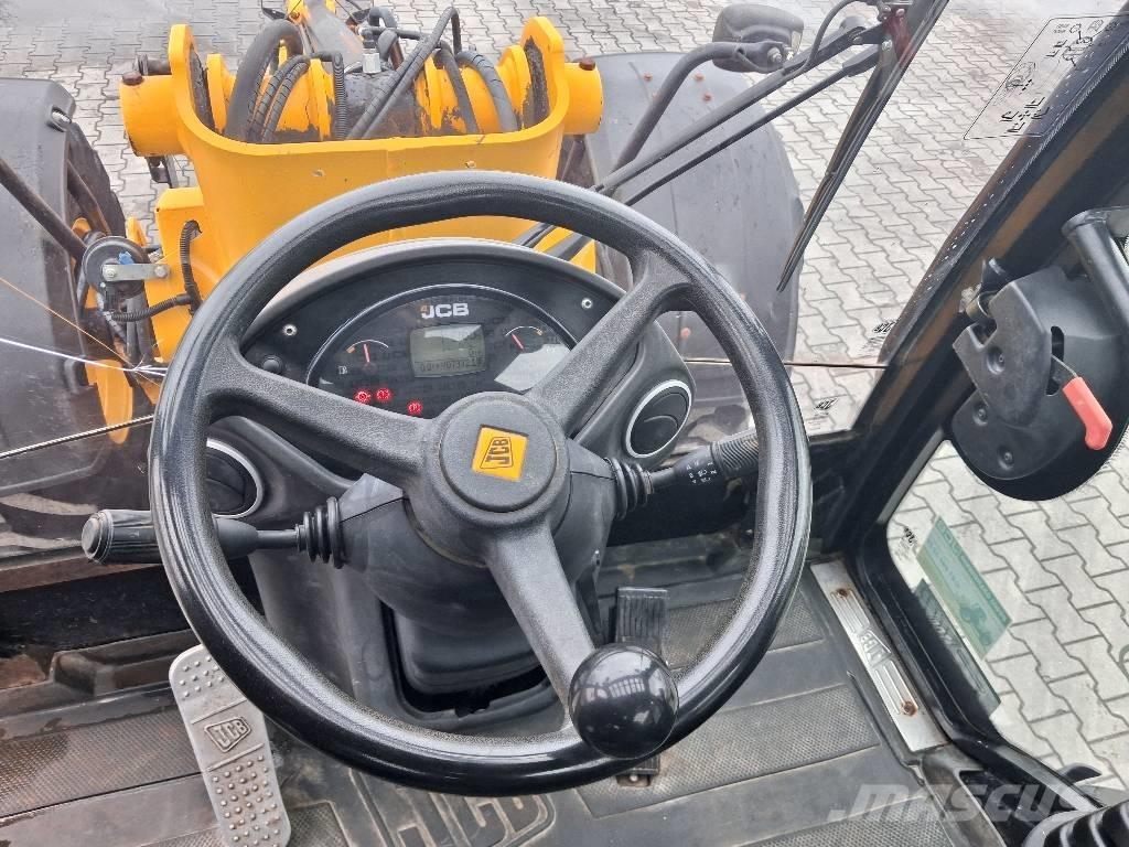 JCB TM 320 AGRI Сельскохозяйственные телескопические погрузчики