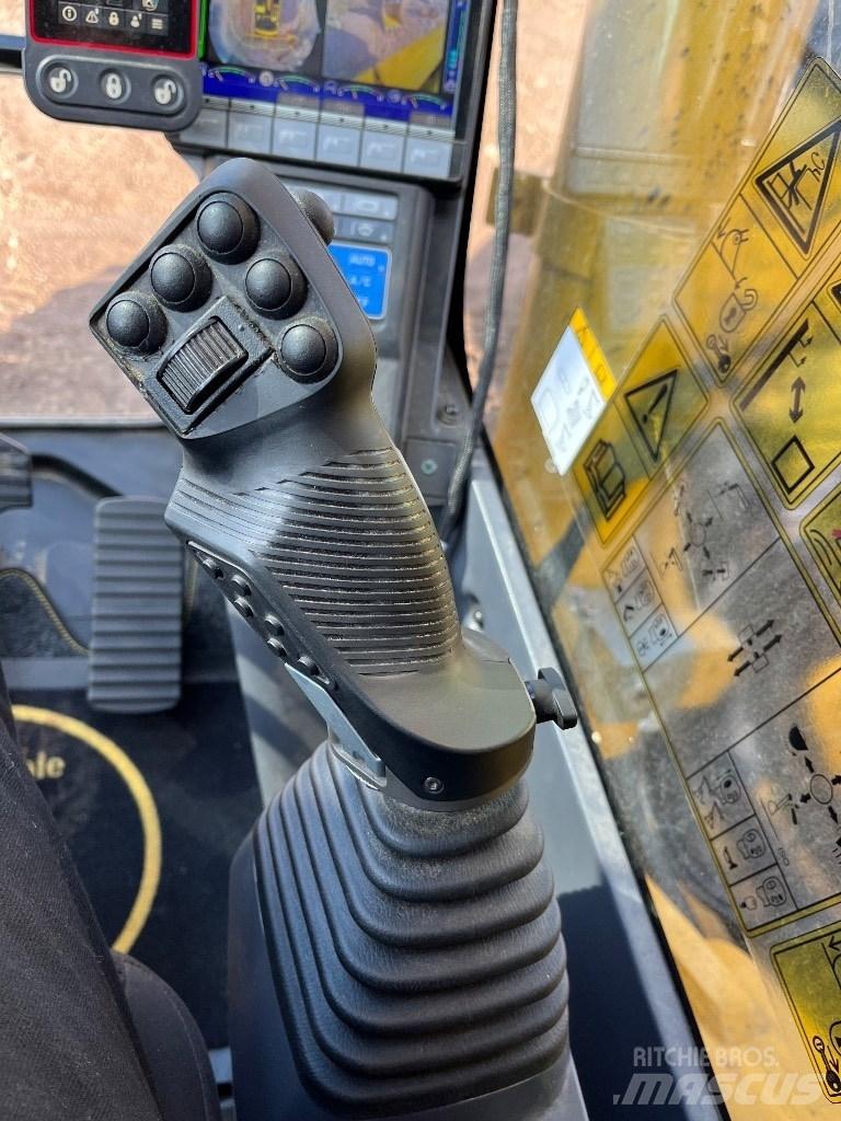 Komatsu HB 365LC-3E0 Гусеничные экскаваторы