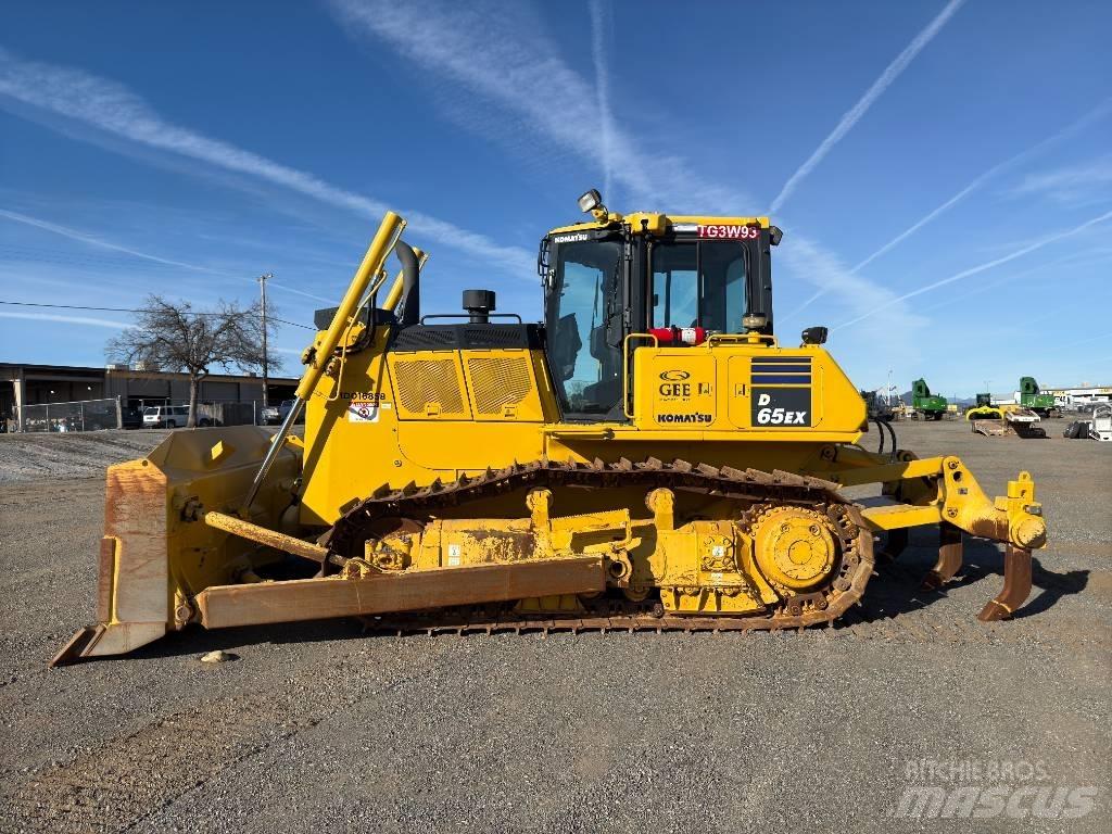 Komatsu D65EX-18 Гусеничные бульдозеры
