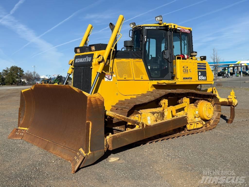 Komatsu D65EX-18 Гусеничные бульдозеры