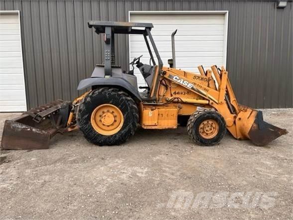 CASE 570M XT Фронтальные погрузчики