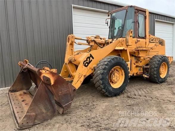 CASE 621ZF Фронтальные погрузчики