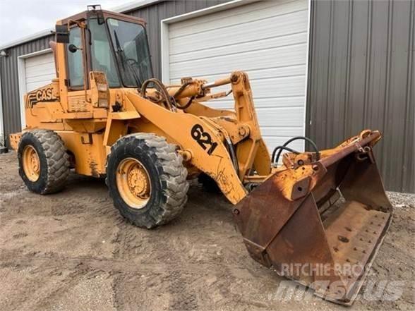 CASE 621ZF Фронтальные погрузчики