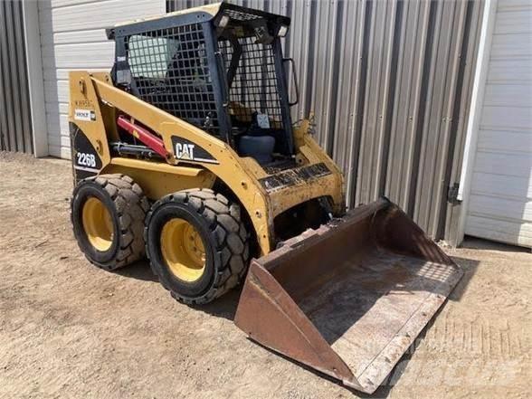CAT 226B Мини-погрузчики