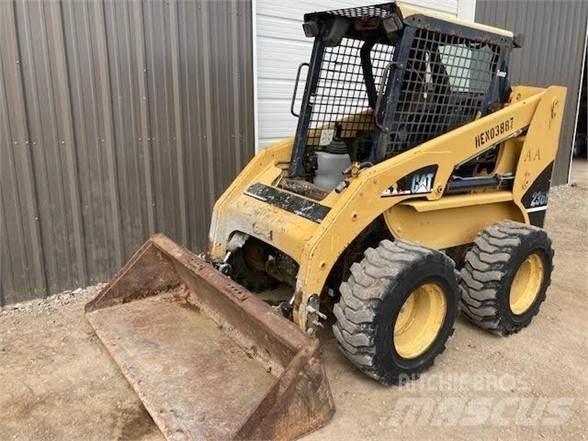 CAT 236B Мини-погрузчики