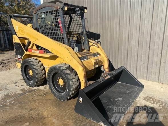 CAT 252 Мини-погрузчики