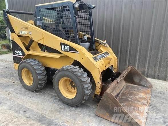 CAT 252B Мини-погрузчики