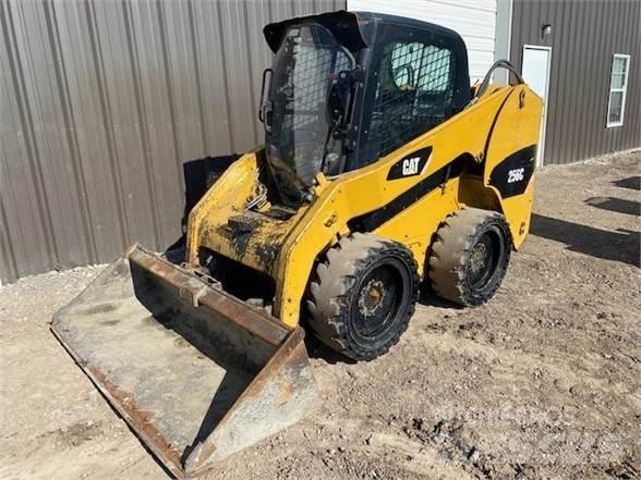 CAT 256C Мини-погрузчики