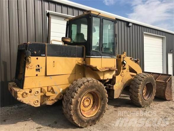 CAT 918F Фронтальные погрузчики