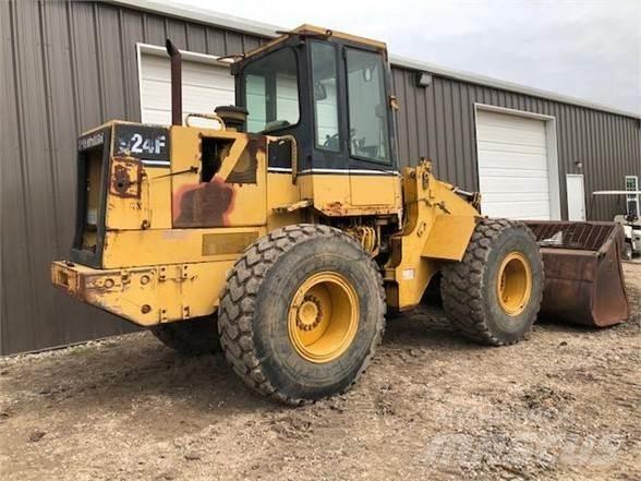 CAT 924F Фронтальные погрузчики