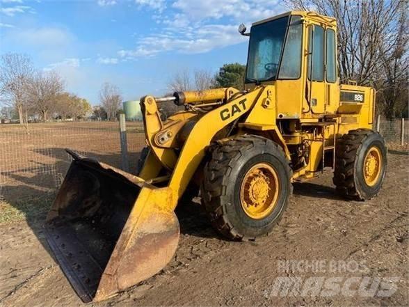 CAT 926 Фронтальные погрузчики