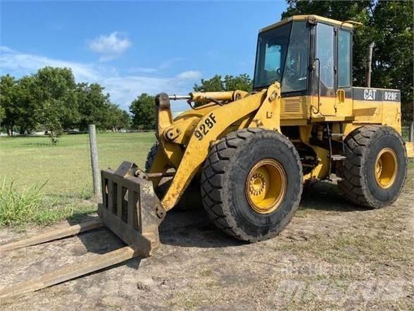 CAT 928F Фронтальные погрузчики