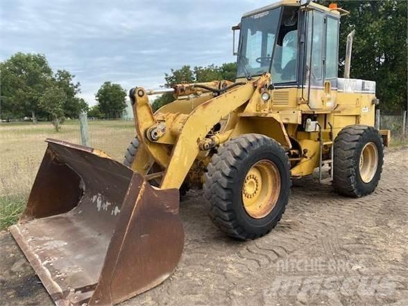 CAT 928F Фронтальные погрузчики