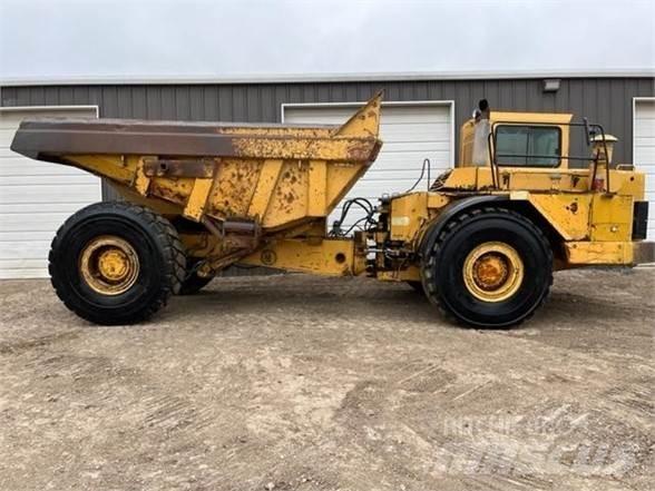 CAT D25C Шарнирно-сочленённые самосвалы