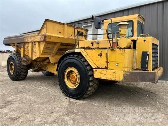 CAT D25C Шарнирно-сочленённые самосвалы