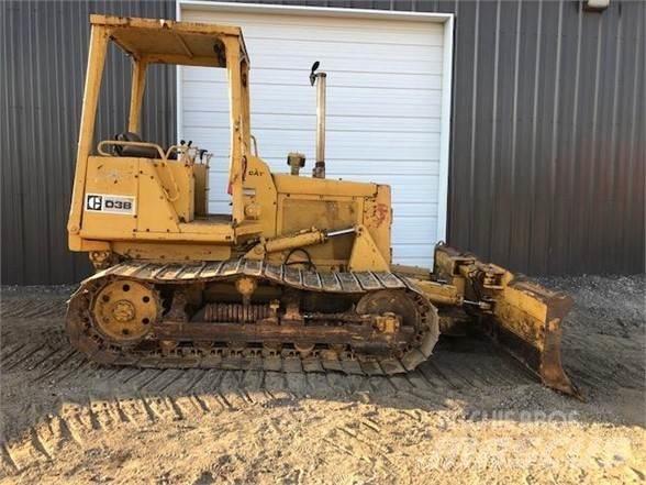 CAT D3B Гусеничные бульдозеры