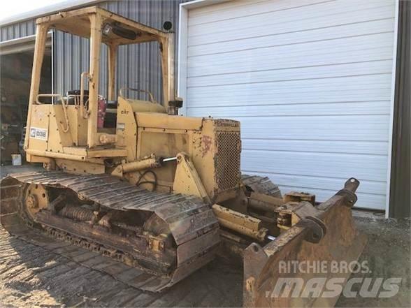 CAT D3B Гусеничные бульдозеры