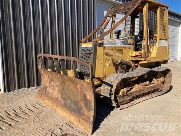 CAT D3C Гусеничные бульдозеры