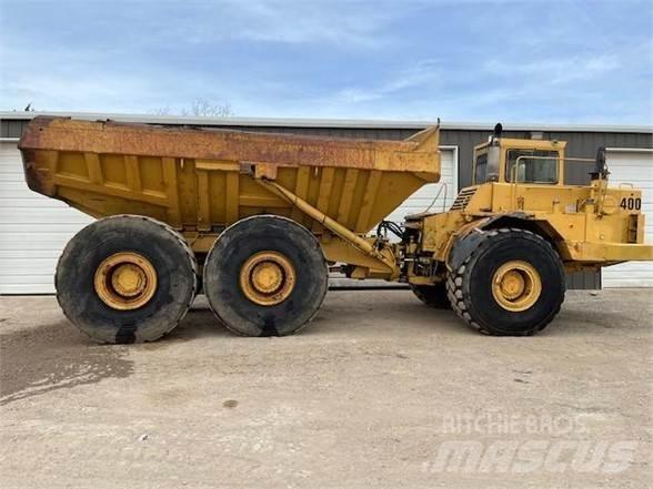 CAT D400 Шарнирно-сочленённые самосвалы