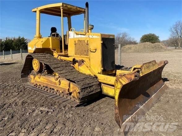 CAT D5M LGP Гусеничные бульдозеры