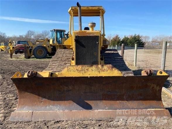 CAT D5M LGP Гусеничные бульдозеры