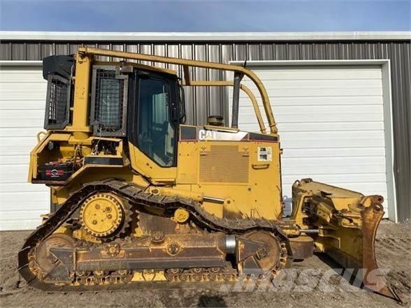 CAT D5M XL Гусеничные бульдозеры