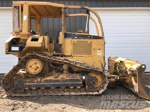 CAT D5M XL Гусеничные бульдозеры