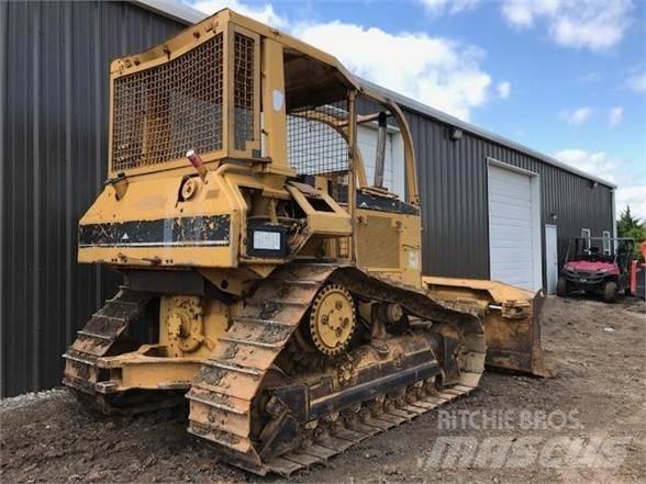 CAT D5M XL Гусеничные бульдозеры