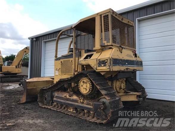 CAT D5M XL Гусеничные бульдозеры