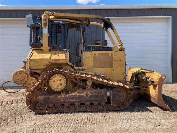 CAT D5M XL Гусеничные бульдозеры