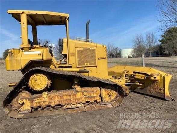 CAT D5N Гусеничные бульдозеры