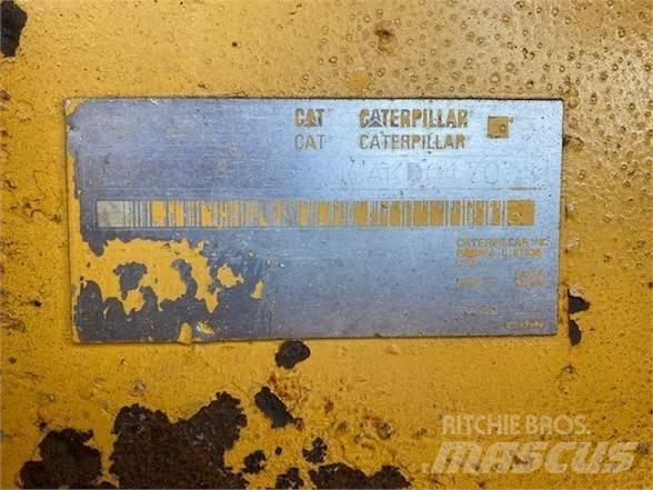 CAT D5N Гусеничные бульдозеры