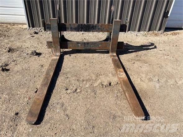 John Deere  Паллетные вилы