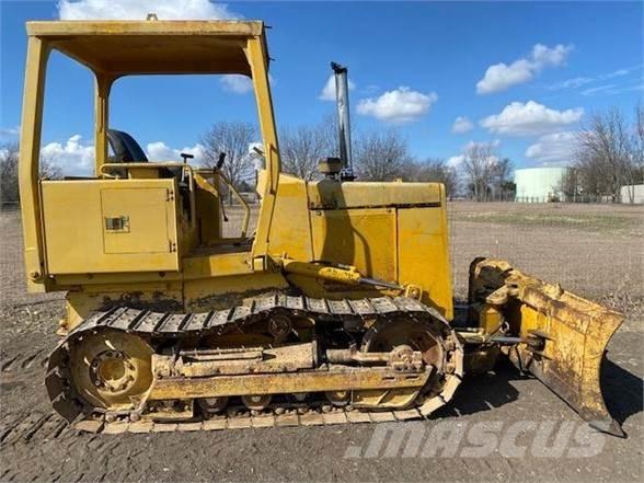 John Deere 450 Гусеничные бульдозеры