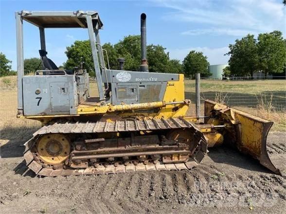 Komatsu D32P-1 Гусеничные бульдозеры