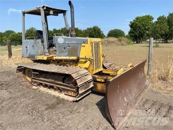 Komatsu D32P-1 Гусеничные бульдозеры