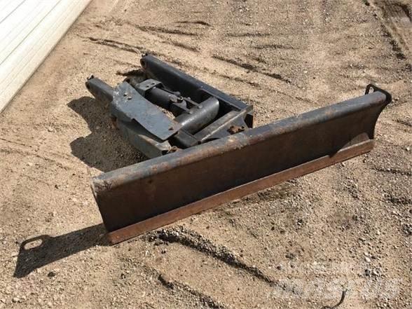 Kubota  Бульдозерные отвалы