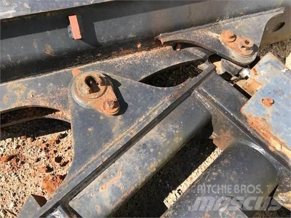 Kubota  Бульдозерные отвалы