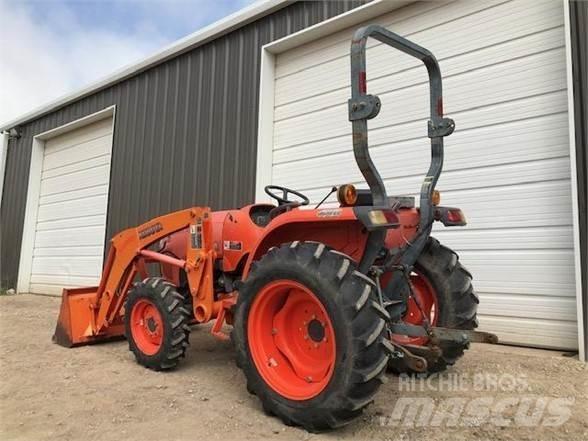 Kubota L3200 Трактора
