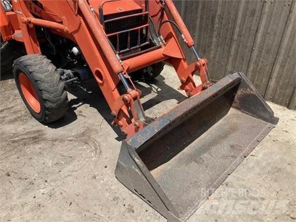 Kubota L48 Экскаваторы-погрузчики