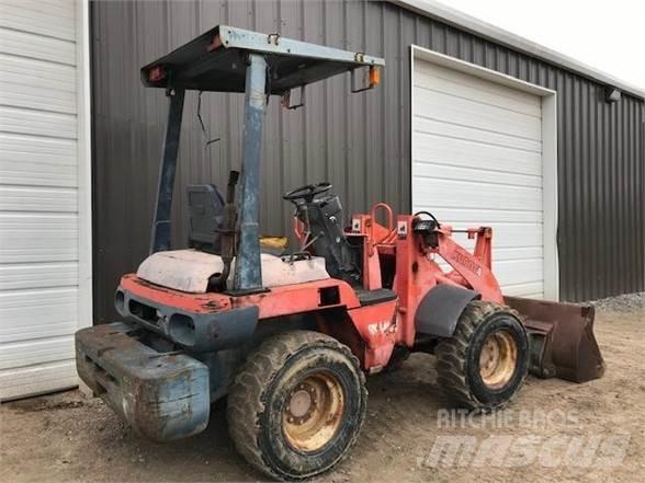 Kubota R420 Фронтальные погрузчики