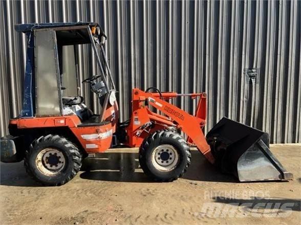 Kubota R420 Фронтальные погрузчики