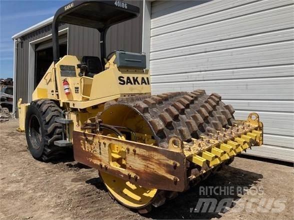Sakai SV410 Грунтовые катки