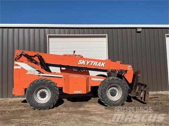 SkyTrak 10042 Телескопические погрузчики