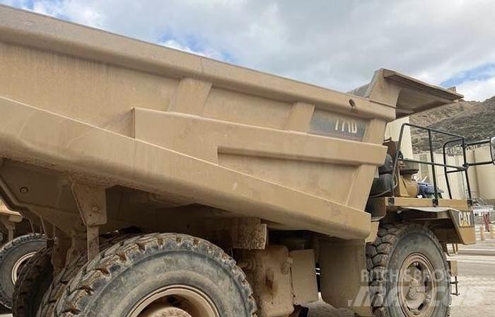 CAT 771D Мини-самосвалы